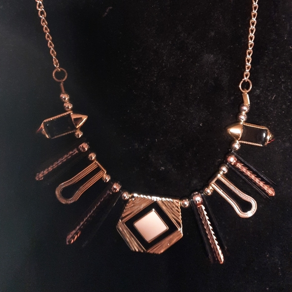 Nice necklace - Picture 2 of 2